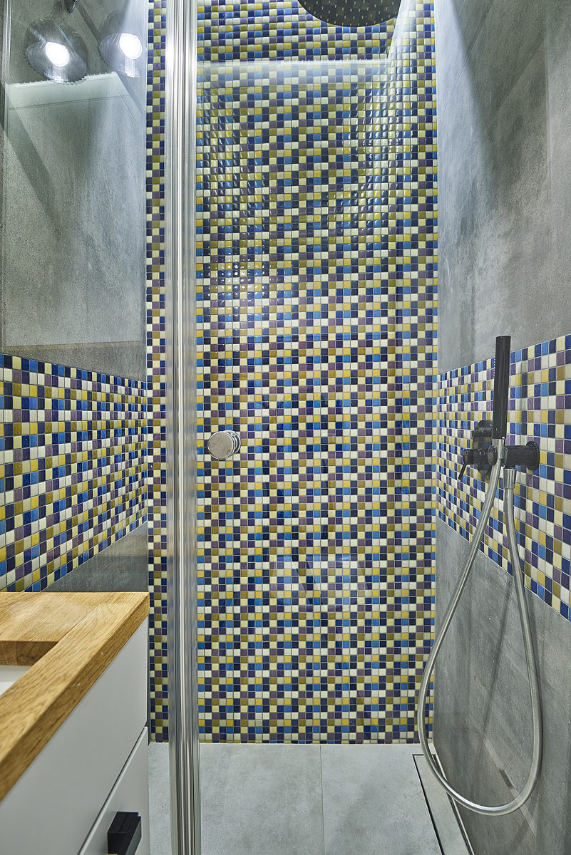 mozaika pod prysznic - realizacja - Trufle Mozaiki